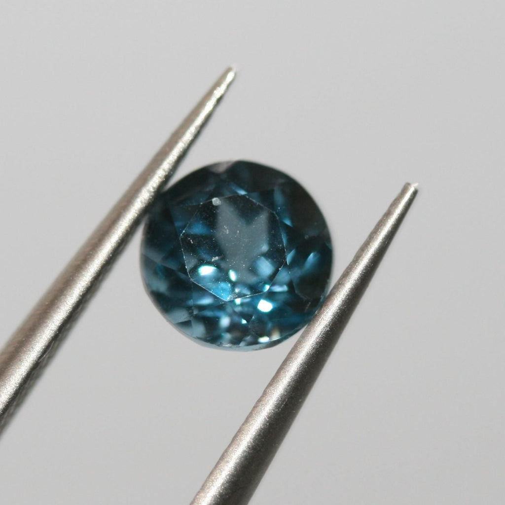 Lote de 4 piezas de topacio azul de Londres facetado redondo de 6 mm. (4 piezas)