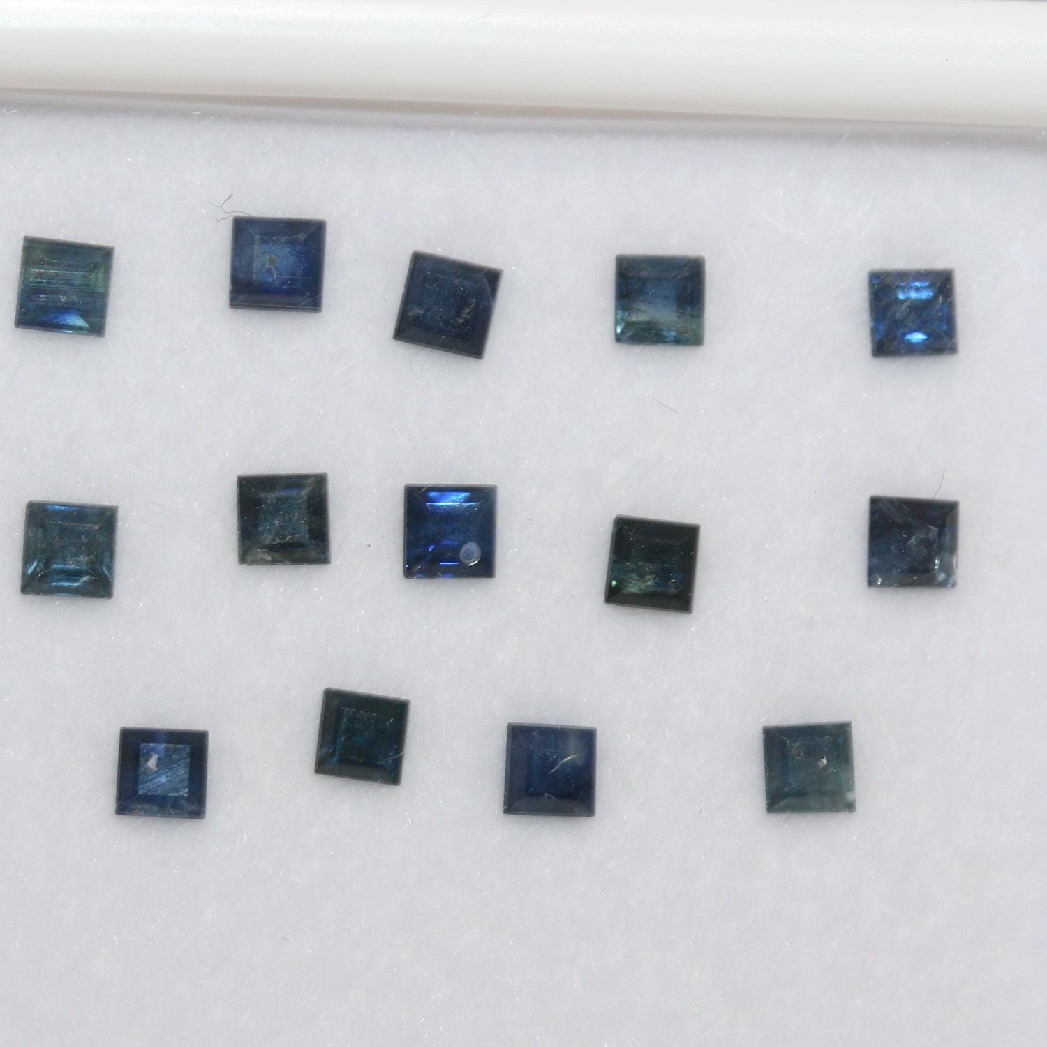 Lot de saphirs bleus facettés carrés de 2,5 mm (2 ct).
