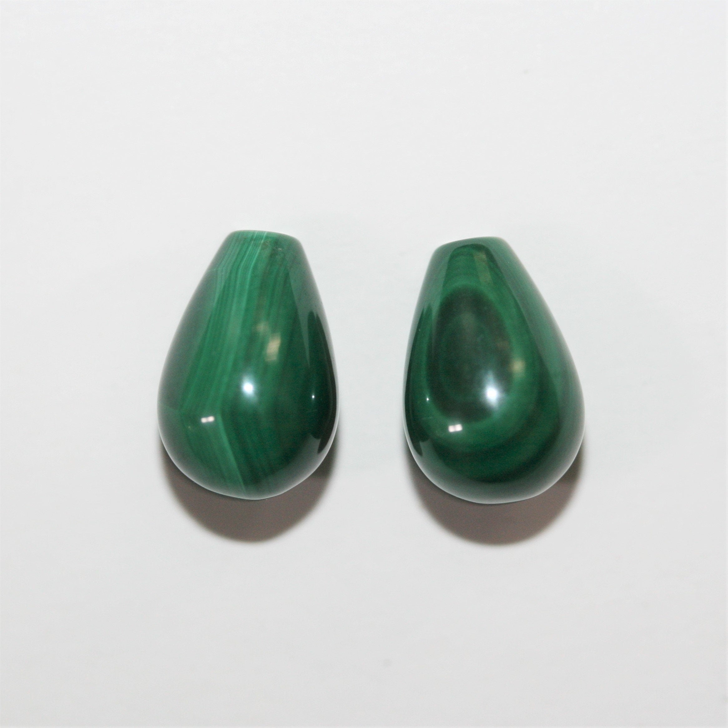 Malaquita Gota Lisa Semiperforada 12x8mm.- 1 Par