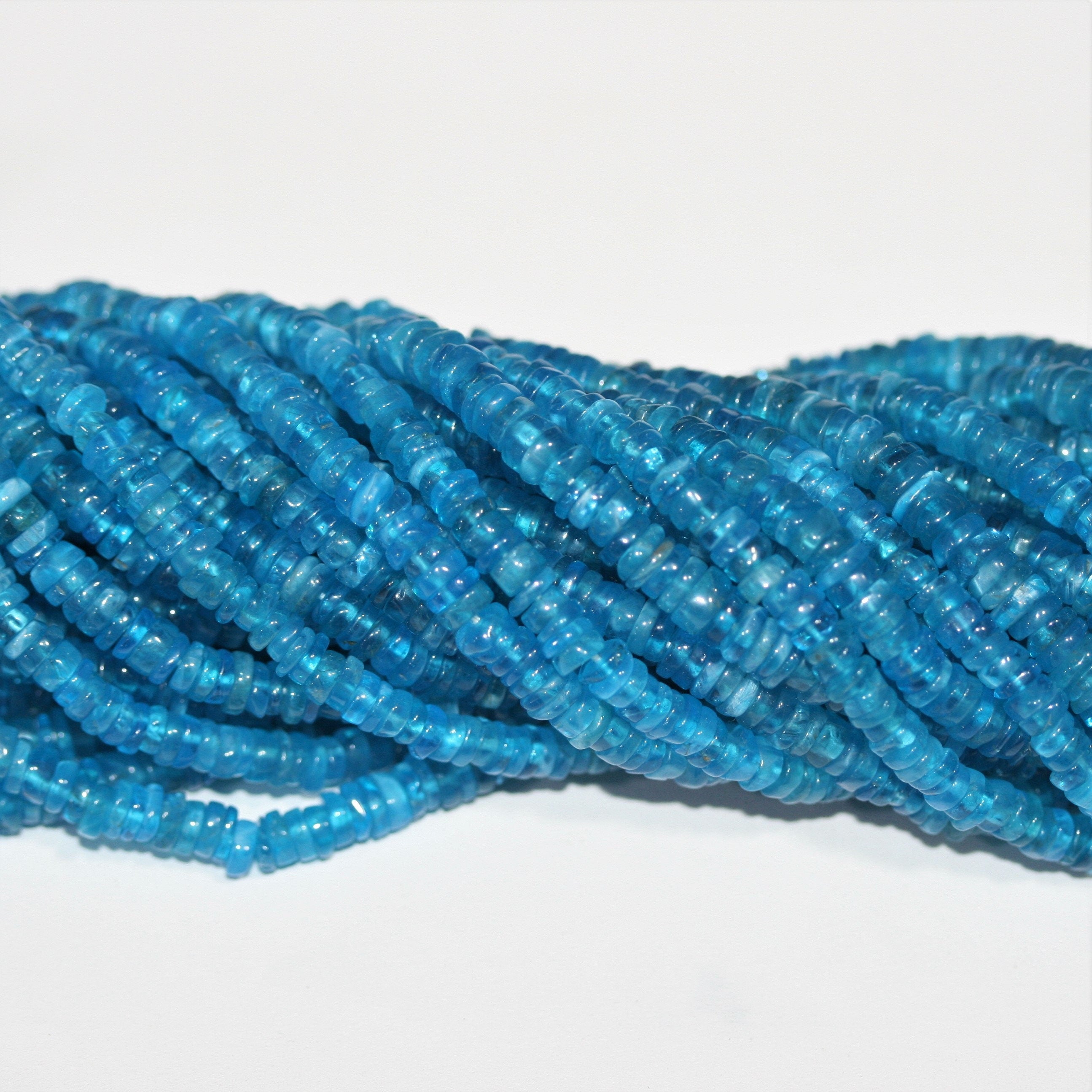 16" Cuentas de disco lisas de apatita azul St 4x1 mm. - Hilo de 40 cm.