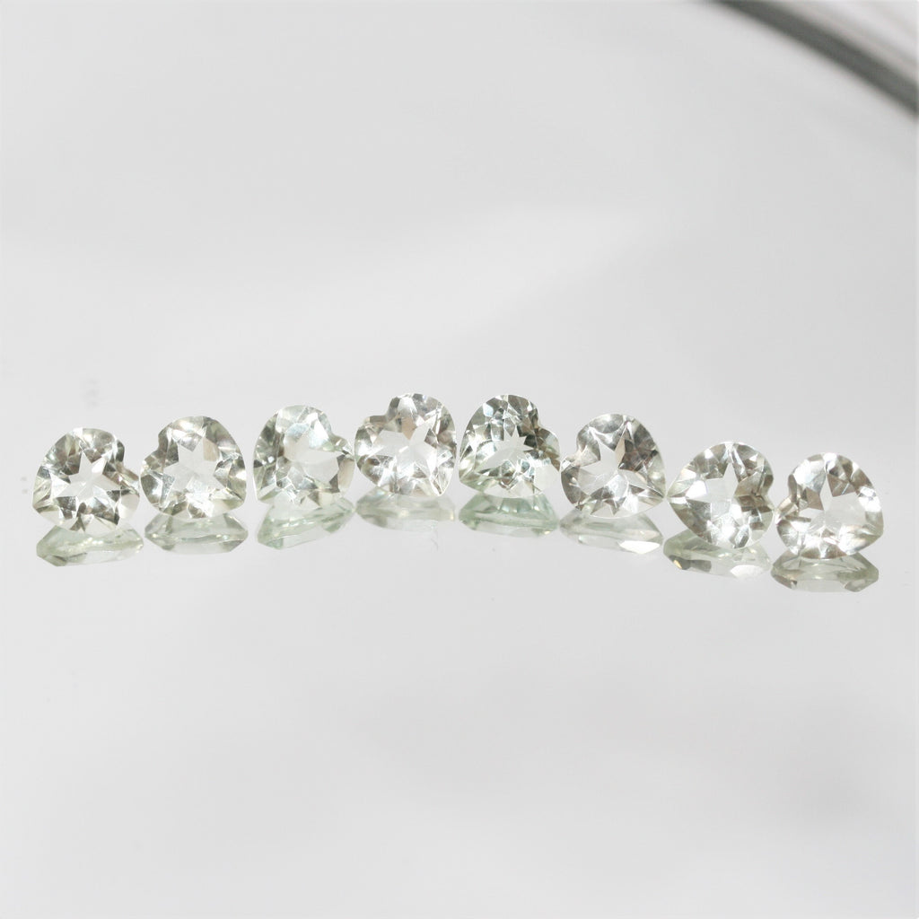 Lot de 8 cœurs à facettes en prasiolite de 8 mm.