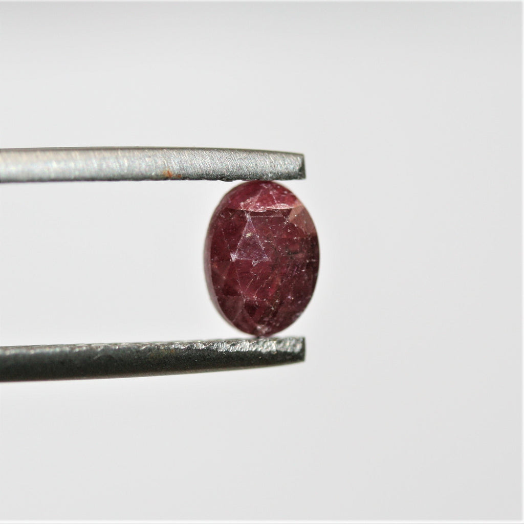 10 Pcs Faceted Oval Ruby Cabuchon. 5x7mm. (10 pcs.)