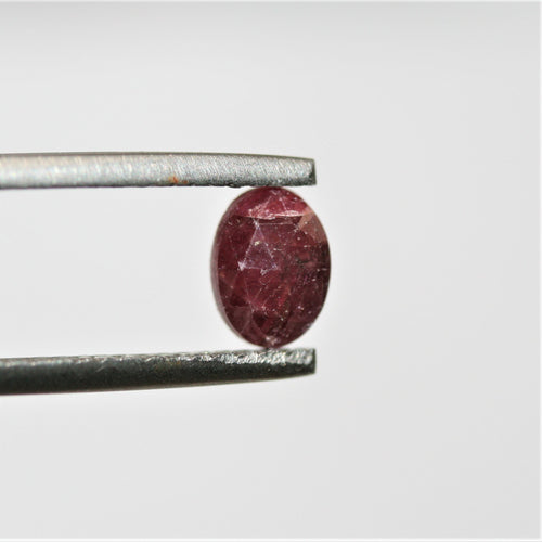 10 Pcs Faceted Oval Ruby Cabuchon. 5x7mm. (10 pcs.)