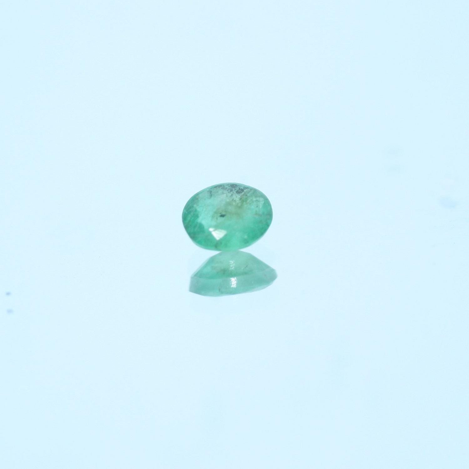 Lot de 20 émeraudes ovales à facettes de 4,5 x 3,5 mm.