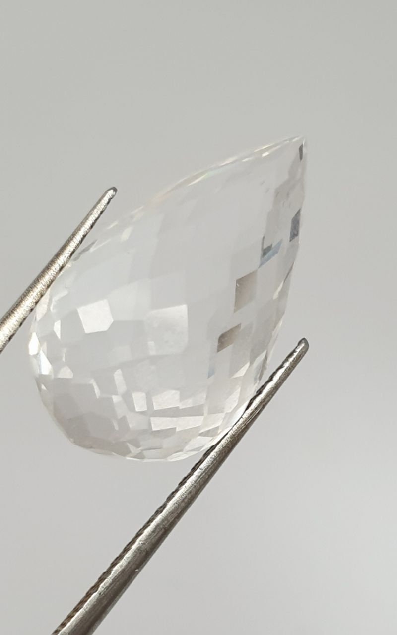 Pendentif goutte à facettes en quartz cristal de roche naturel (non percé) 20 x 12 mm (17,3 ct)