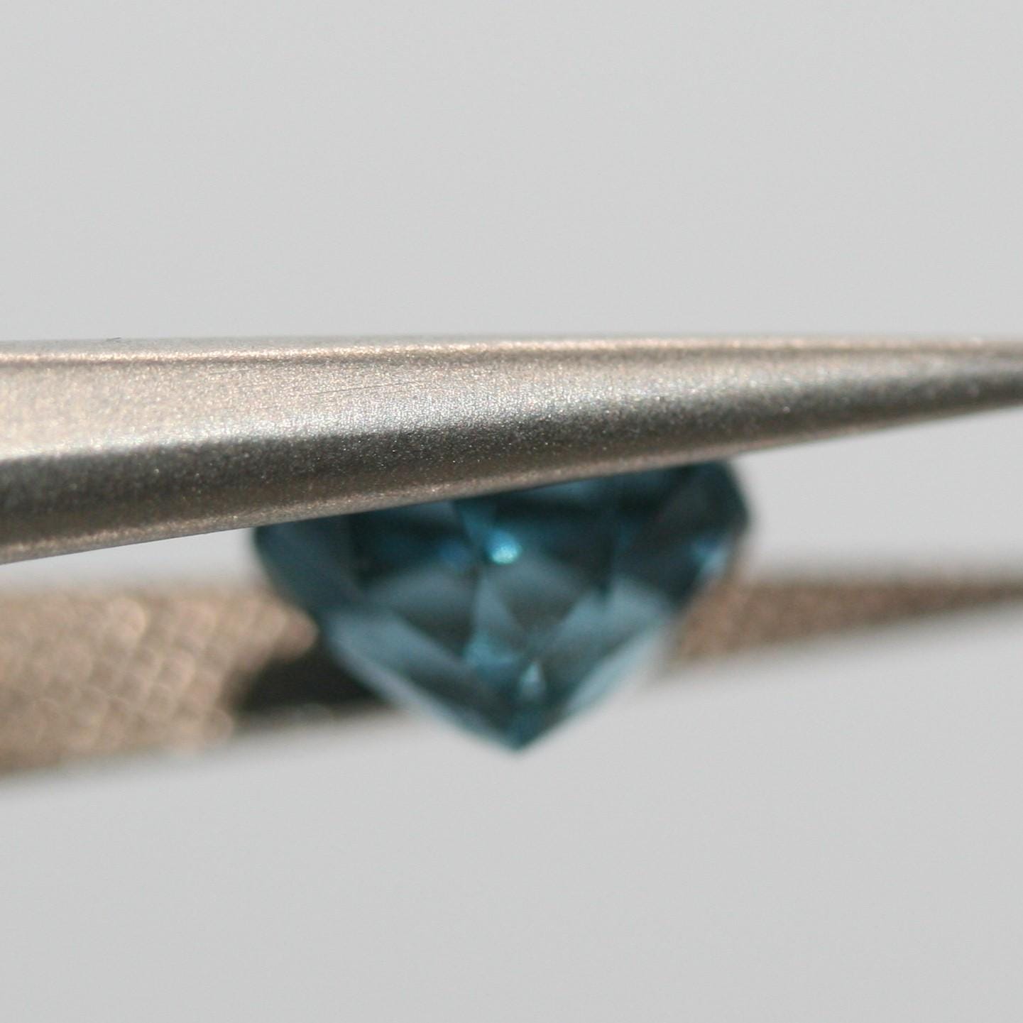 Lot de topazes bleues de Londres à facettes rondes de 8 mm (1 pièce)