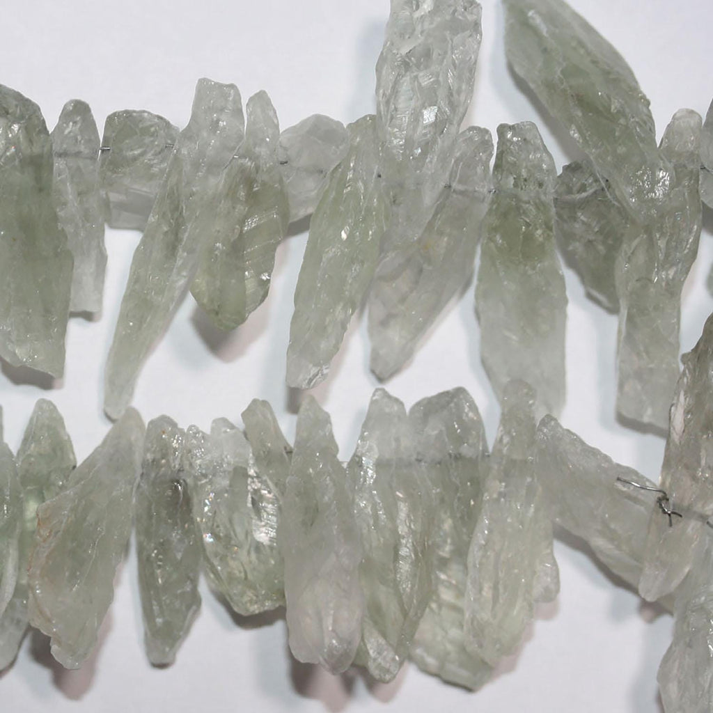 Perlas de cuarzo cristal de roca verde St. de 16" sin pulir, 35 x 10 mm, aprox. - Hilo de 40 cm.