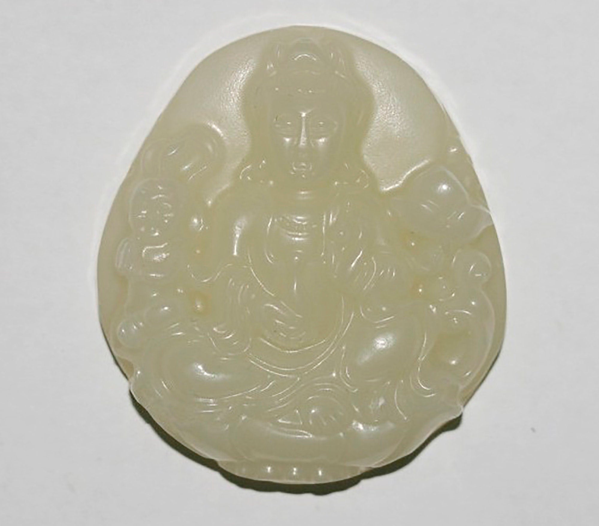 Pendentif en jade blanc 52x47mm.