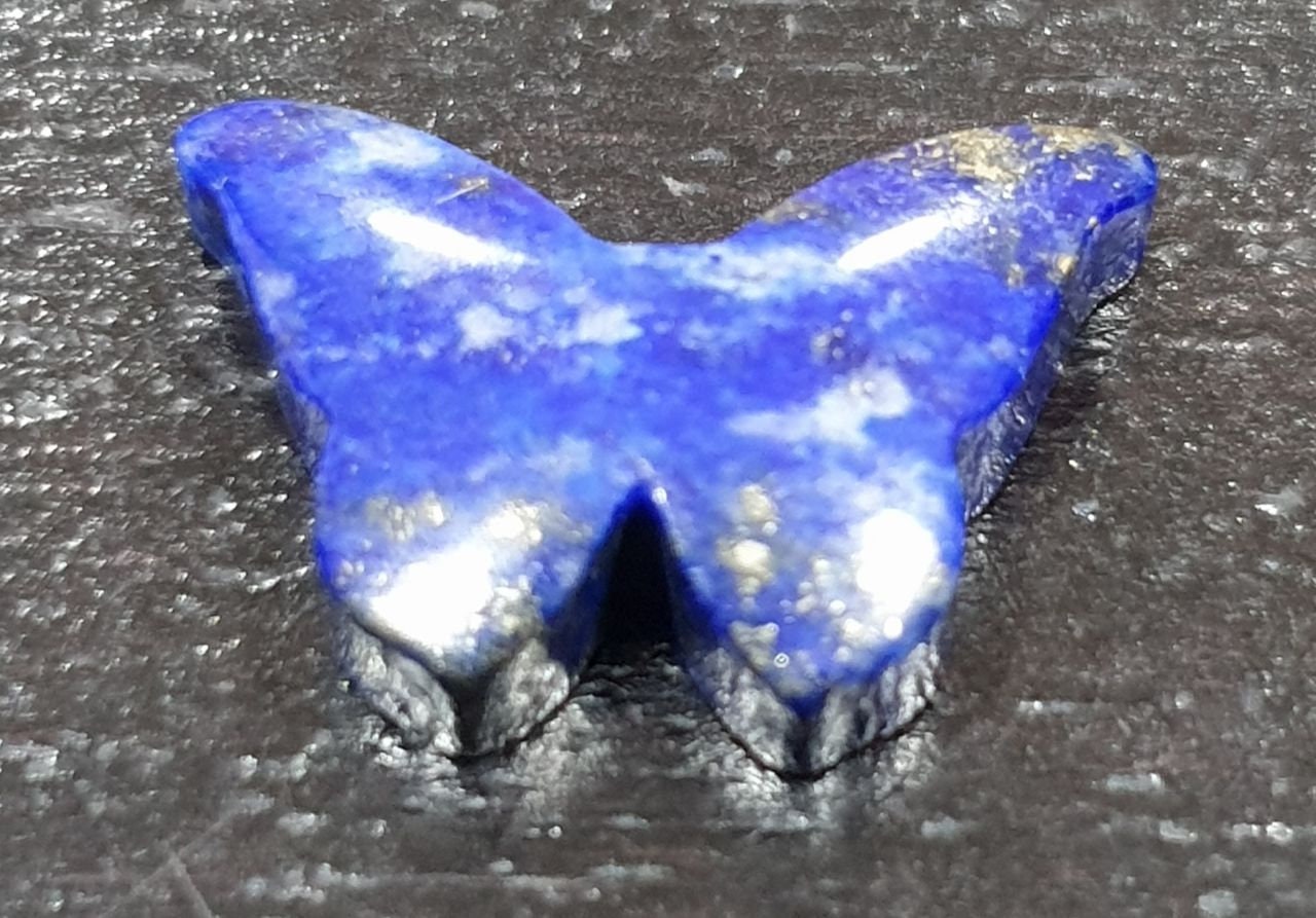 Pendentif papillon en lapis-lazuli bleu royal afghan et pyrite - Percé sur un côté - 18 x 12 mm - Fabrication artisanale de haute qualité