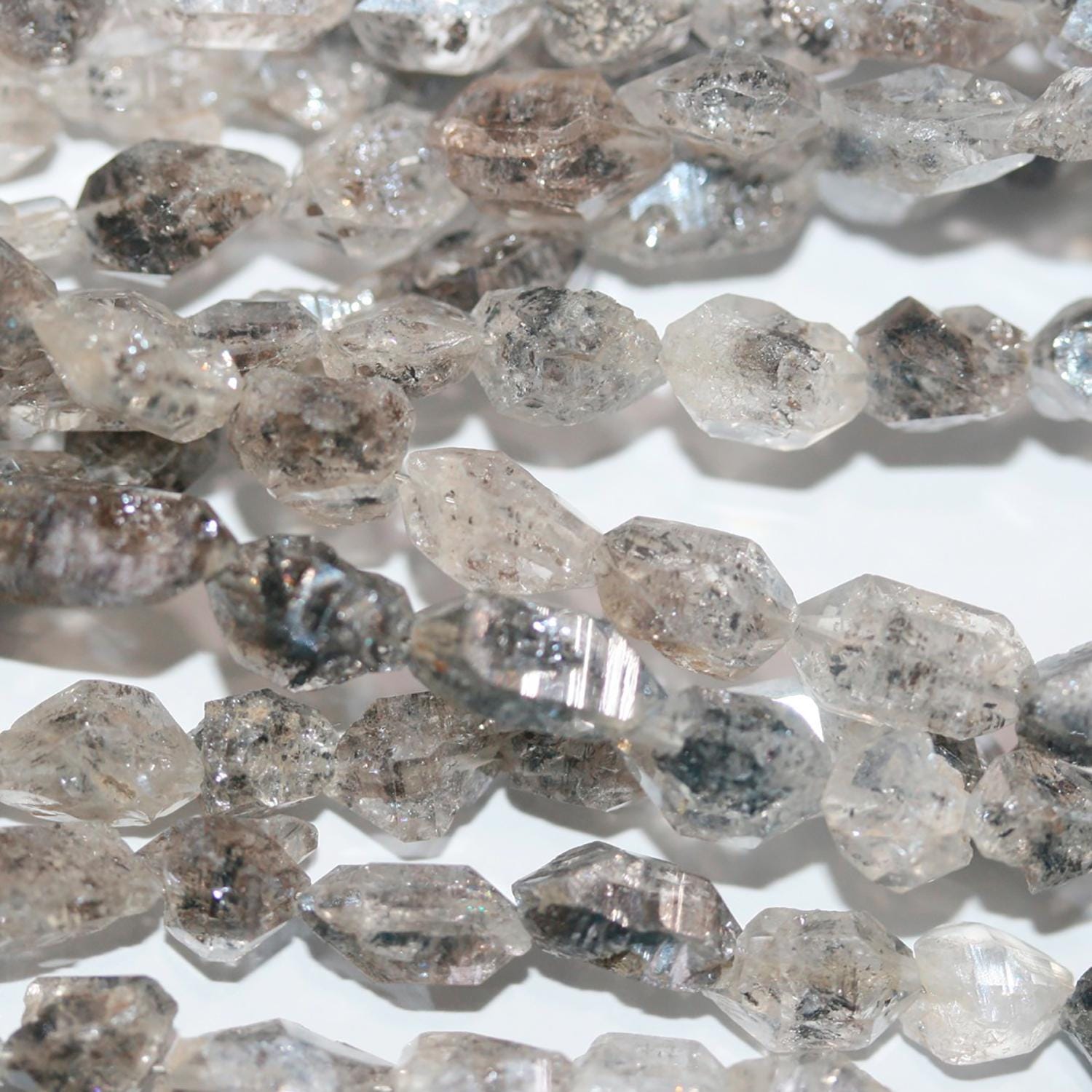 Perles de quartz St Herkimer facettées en forme de pépites (10 x 6 mm environ) - Longueur du fil : 40 cm