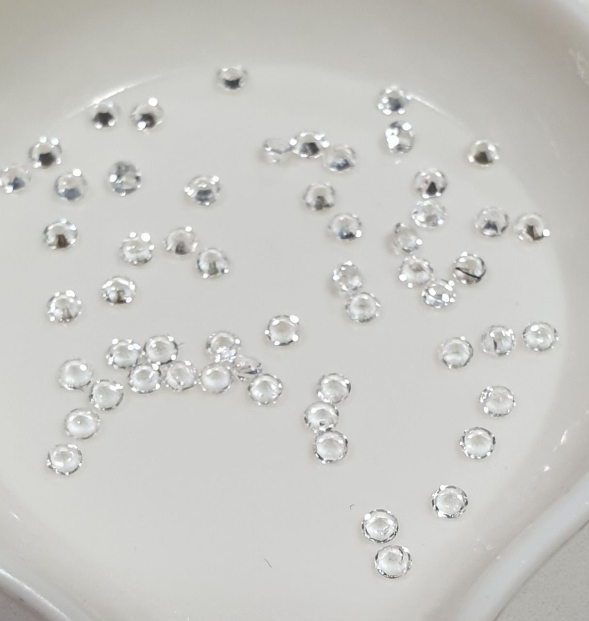 Lote de topacio blanco de 1,5 mm de corte redondo sin tratar. Gemas al por mayor. Proveedor de gemas DIY. Piedras auténticas. Gemas diminutas. Piedras pequeñas.