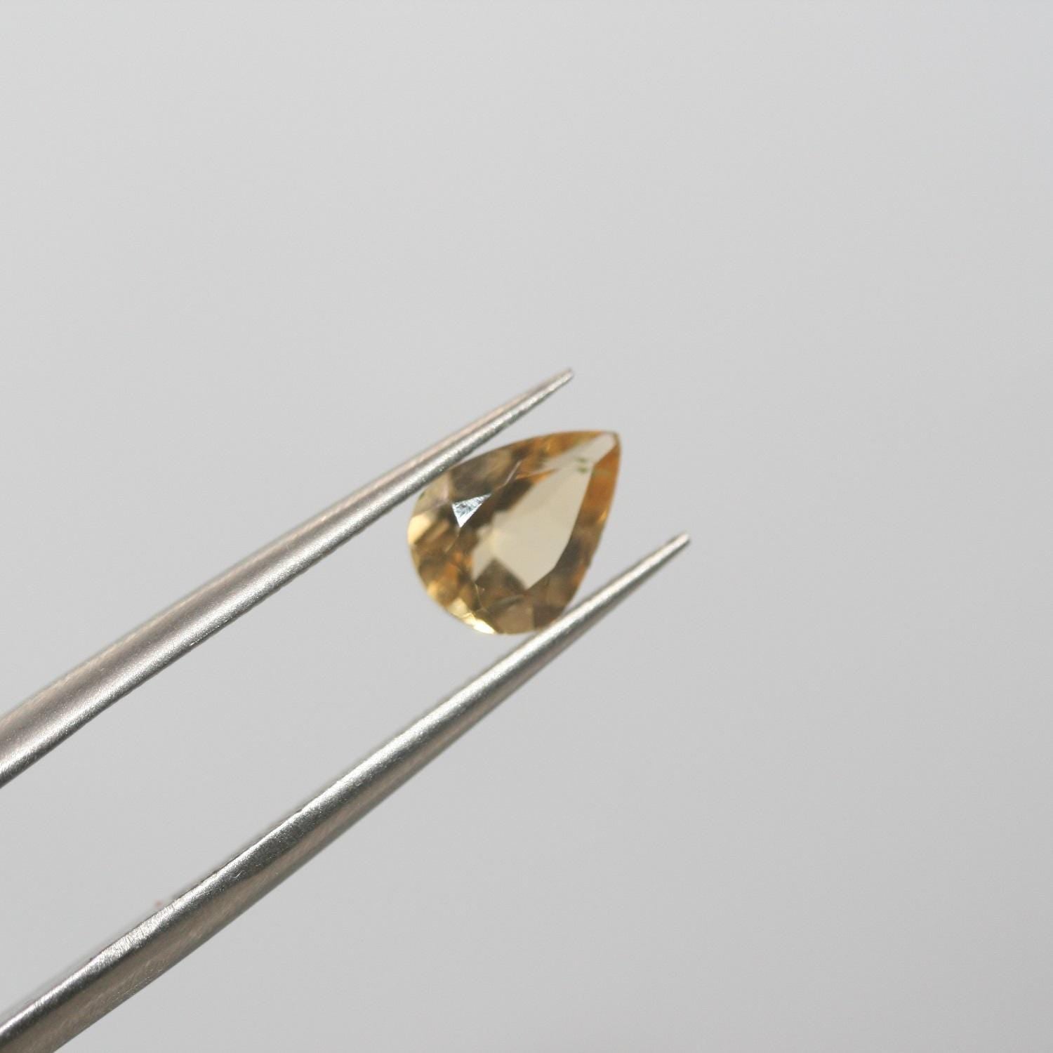 Lote de 8 gotas de citrino facetadas de 8 x 5 mm. (8 piezas).