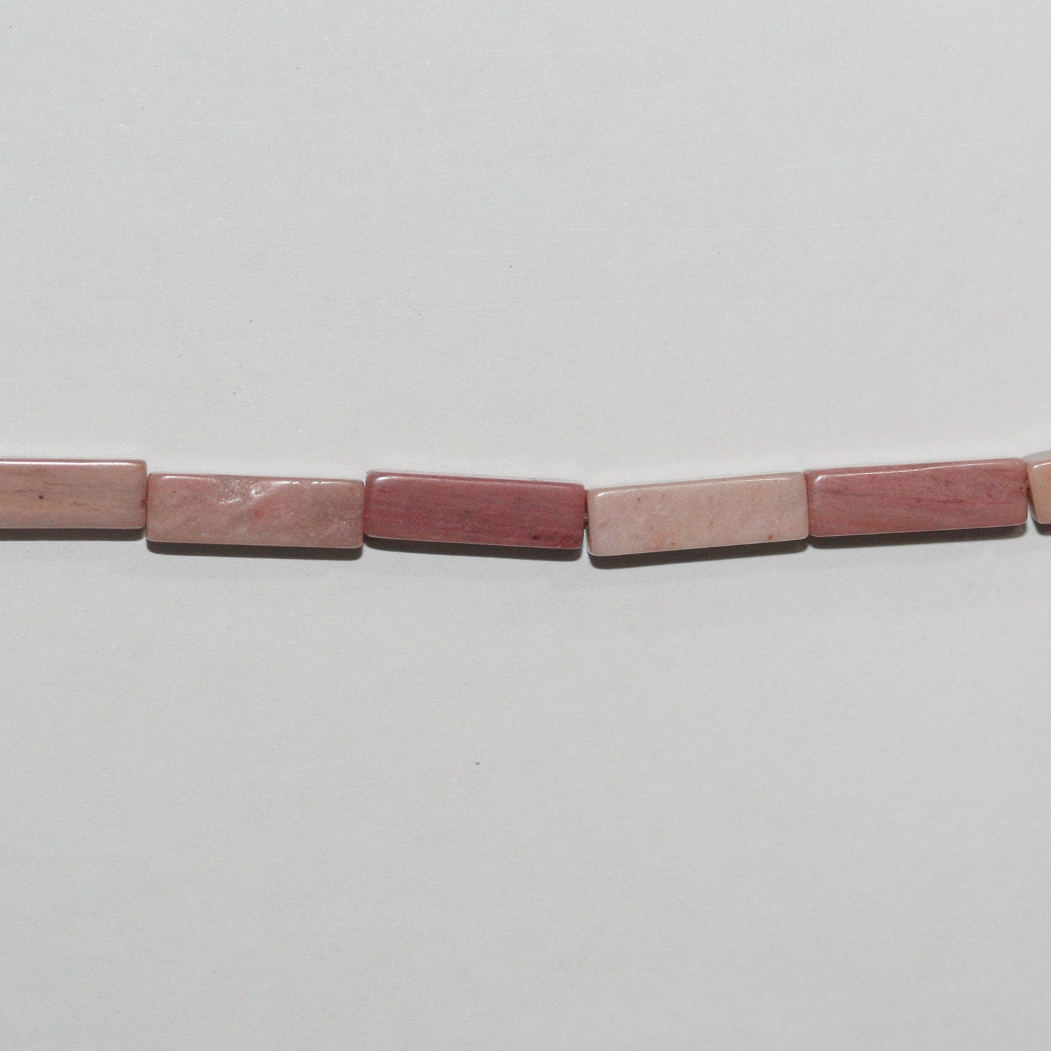 Perles prismatiques lisses en rhodonite St, 13 x 4 mm, 39 cm (15 pouces) - Fil de 39 cm (39 pouces)