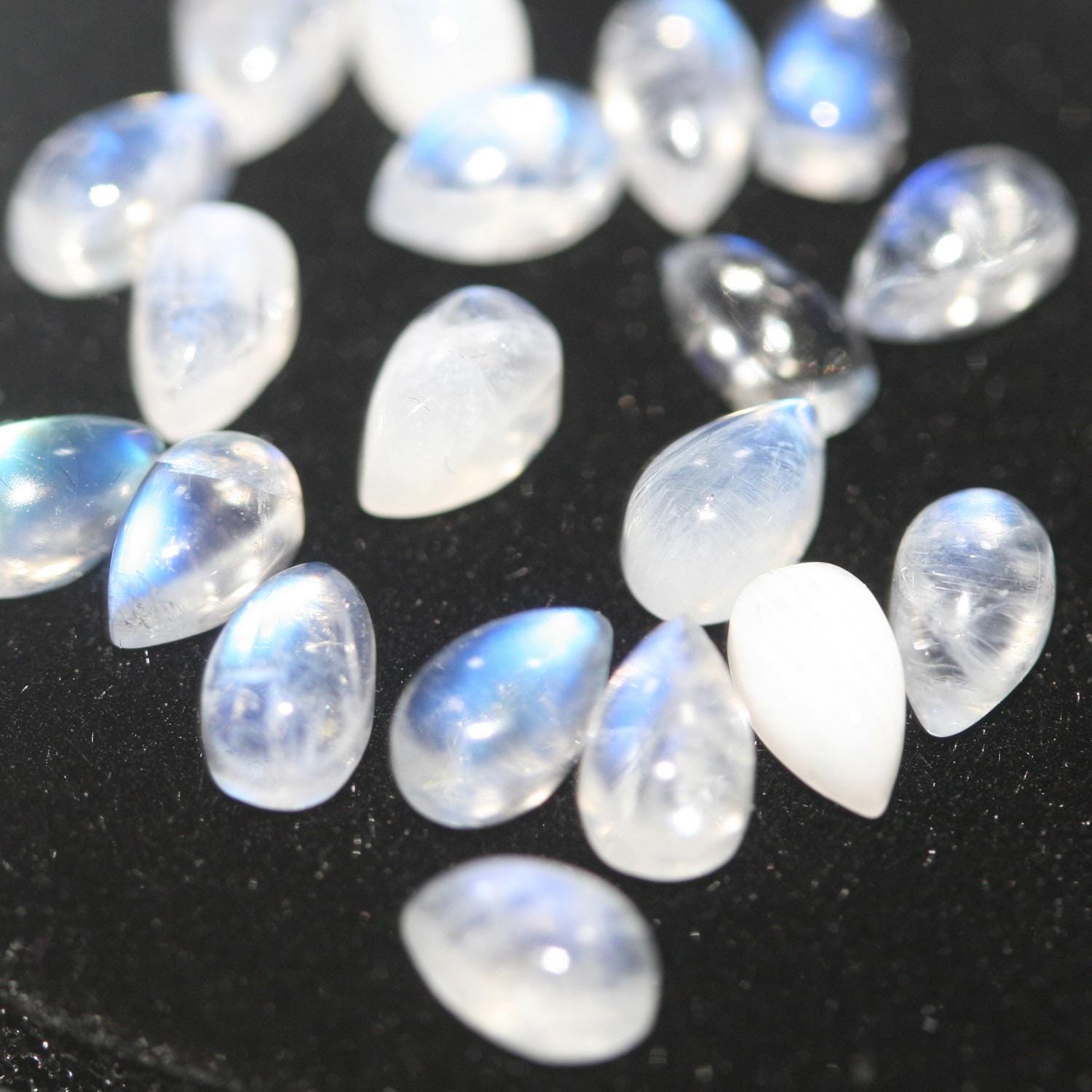 Pierre de lune bleue feu AAA Cabochon lisse en forme de goutte 5x3mm (20 pièces).