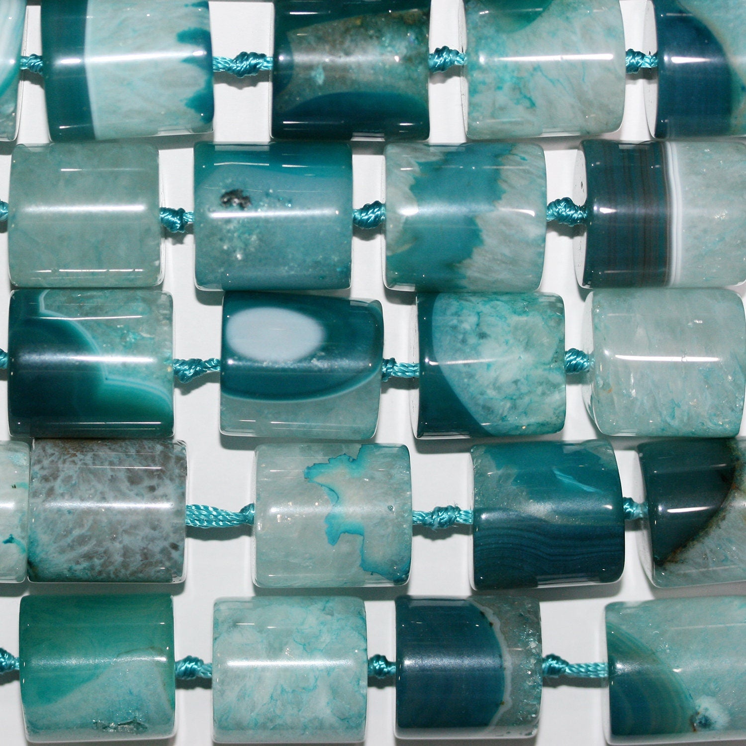 Cuentas de barril liso de ágata verde St. de 16", 21 x 19 mm, tira de 40 cm.