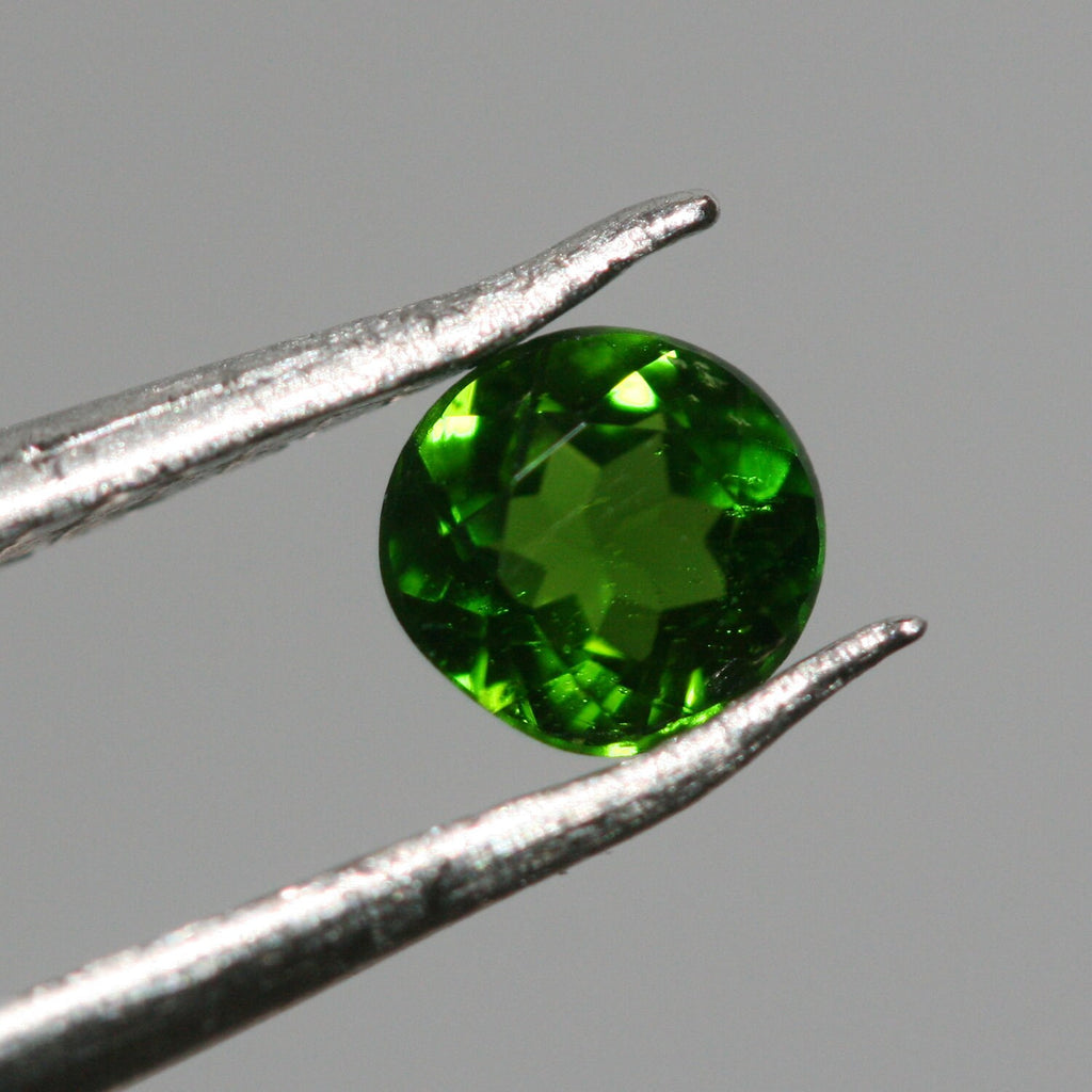 Lote de 18 cuentas de diópsido cromado facetadas redondas de 4 mm. (18 piezas)