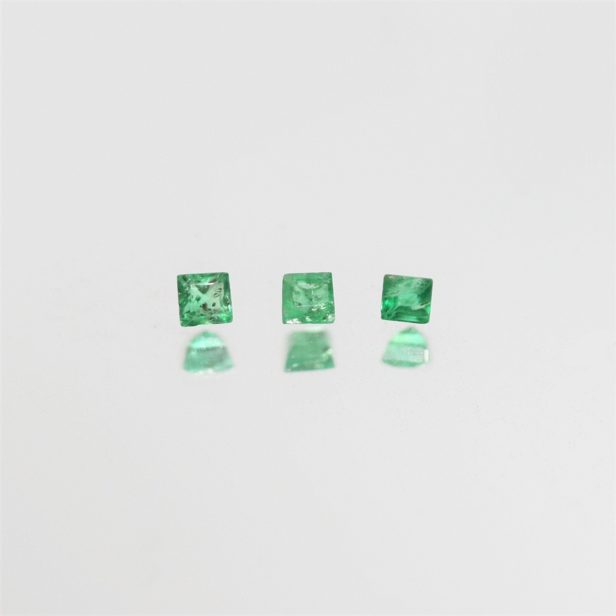 Lote de Esmeralda Cuadrada Facetada de 1,5 mm - Lote de 0,9 quilates