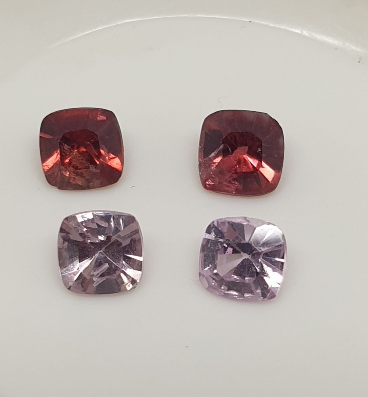 Lote de 4 espinelas multicolores facetadas cuadradas de 4,5-4 mm (1/2 pulgada) - Paquetes de piedras preciosas - Piedras sueltas al por mayor - Gemas naturales