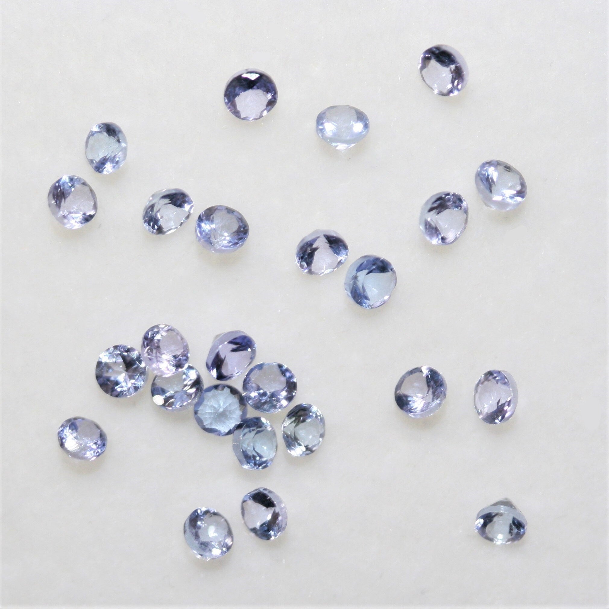 Lot de tanzanites rondes à facettes de 2,5 mm - 2 carats