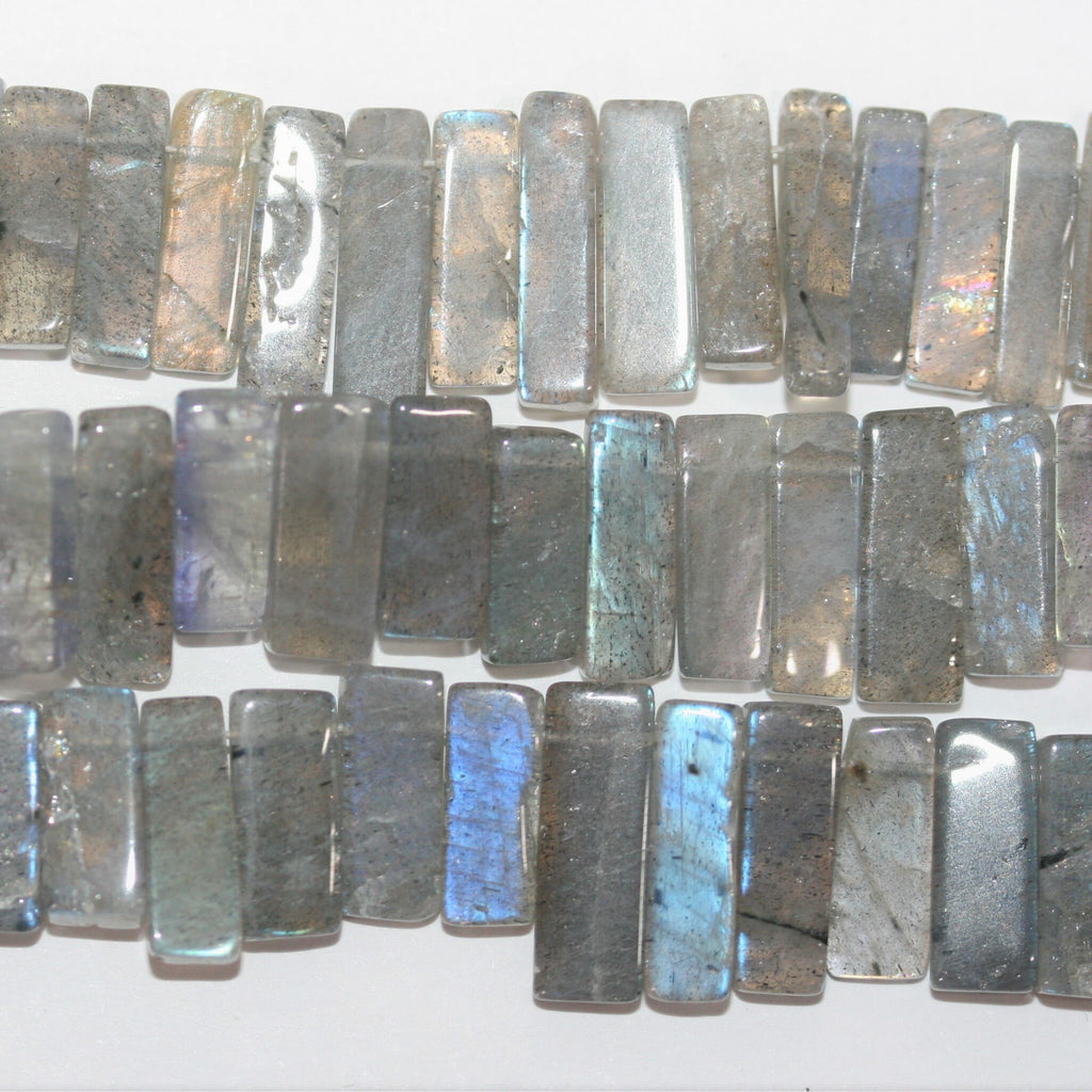 Perles rectangulaires lisses en labradorite de 8 pouces (12 x 5 mm). Longueur du fil : environ 21 cm.
