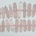 Perles de quartz rose St à facettes en forme de pointe de lance, 32 x 8 mm environ. Longueur du fil : 39 cm.