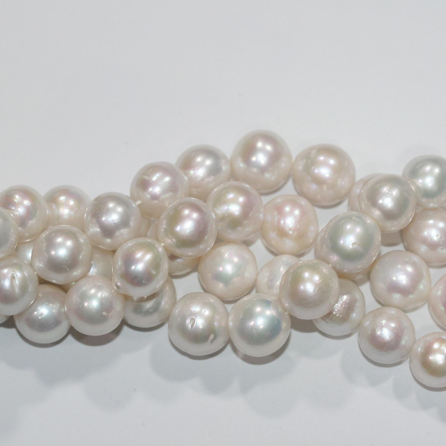 Perles rondes d'eau douce dégradées de 10 à 13 mm, 40 cm de diamètre. Collier de 40 cm. Perles naturelles à prix de gros.