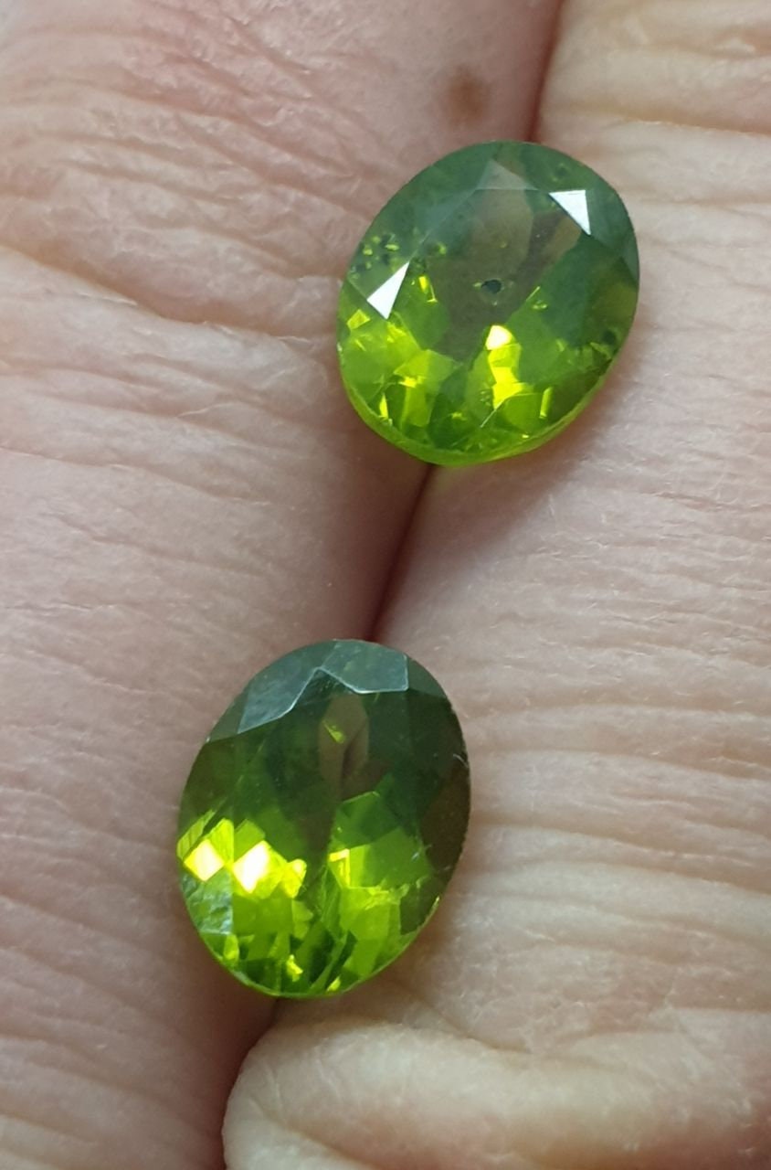 1 Matching Pair Arizona Peridot Olivine Oval Cut  9x7mm - Deep Color  Untreated Gemstone