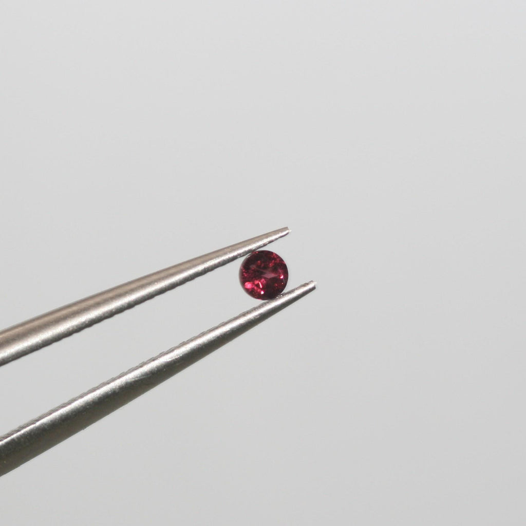 Lote de Granate Redondos Facetados de 2,5 mm - Lote de 2 Quilates - Artículo 313LO