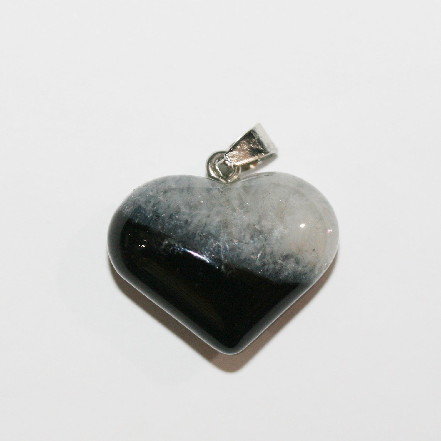 Pendentif cœur lisse en onyx rayé 20x25mm.