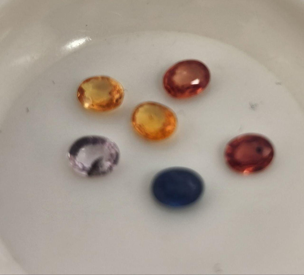 Lote de 6 zafiros multicolores ovalados facetados de 4 x 3 mm. - Paquetes de piedras preciosas - Piedras sueltas al por mayor - Gemas naturales