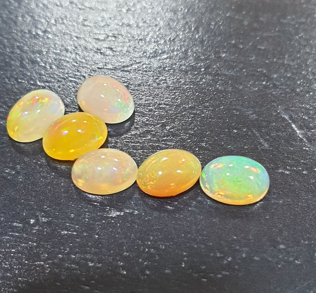 Lote de 6 cabujones ovalados de ópalo Wello natural de 7 x 5 mm (AAA) - Venta al por mayor - Lotes de piedras preciosas - Gema sin tratar