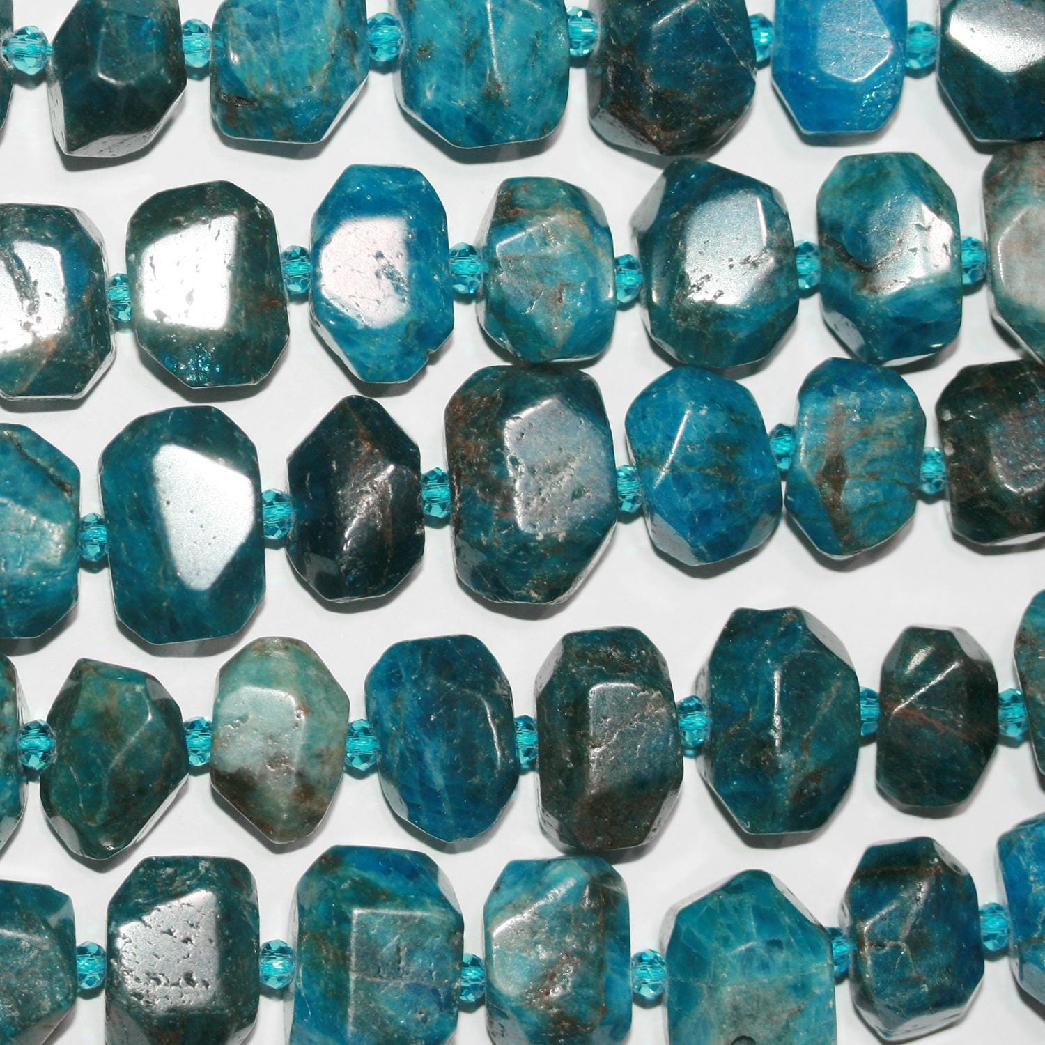Cuentas facetadas de apatita azul cielo de 16" (16 x 11 mm). Hilo de 40 cm aprox.