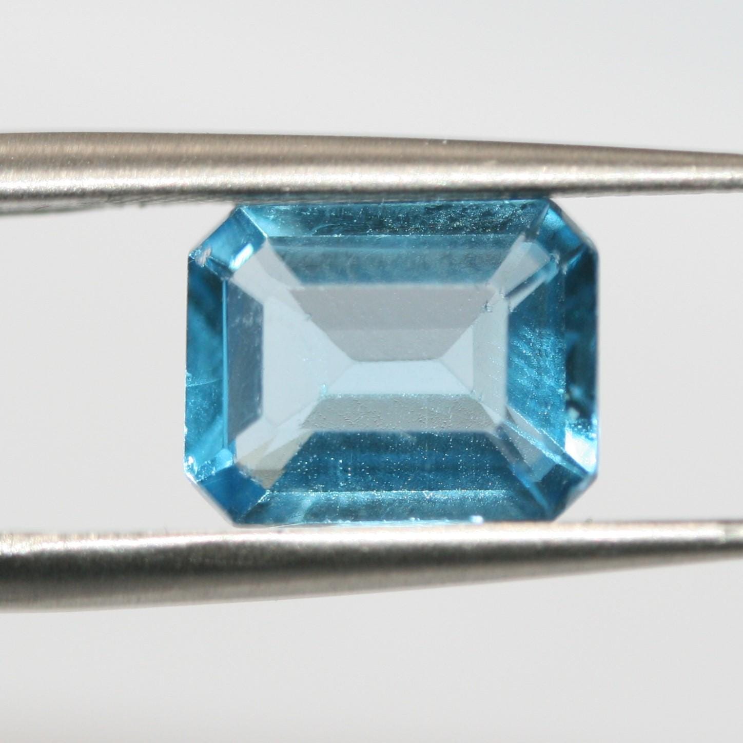 Lote de 2 topacios azules suizos facetados octogonales de 8 x 6 mm. (2 piezas)