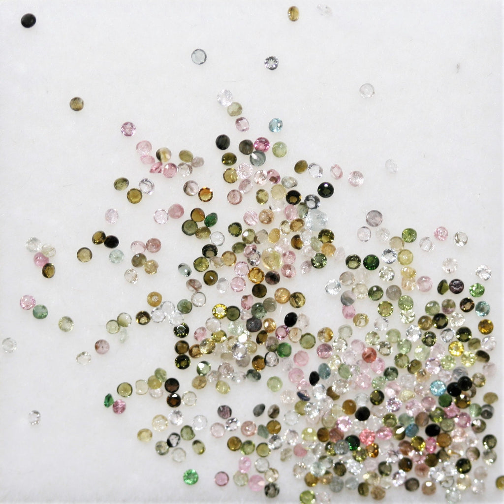 Lot mixte de tourmalines rondes à facettes de 1 mm à 2 carats