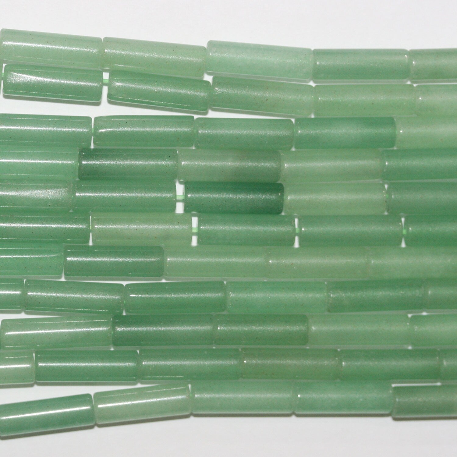 Perles tubulaires lisses en aventurine St, 13 x 4 mm, longueur 39 cm.
