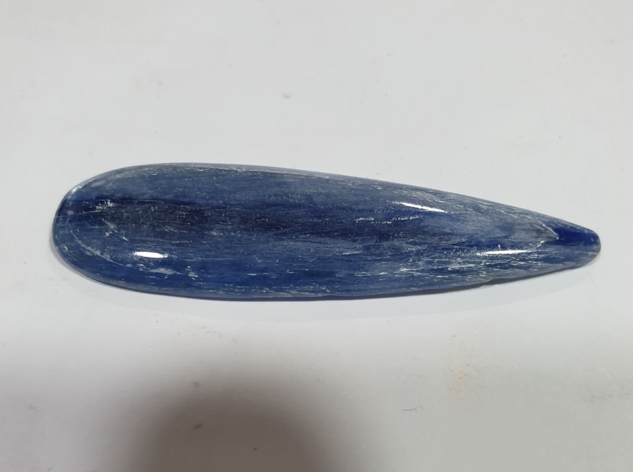 Cabochon allongé en forme de goutte de kyanite bleue distène, 46 x 15 mm, 22,57 ct, pierre précieuse naturelle non traitée.