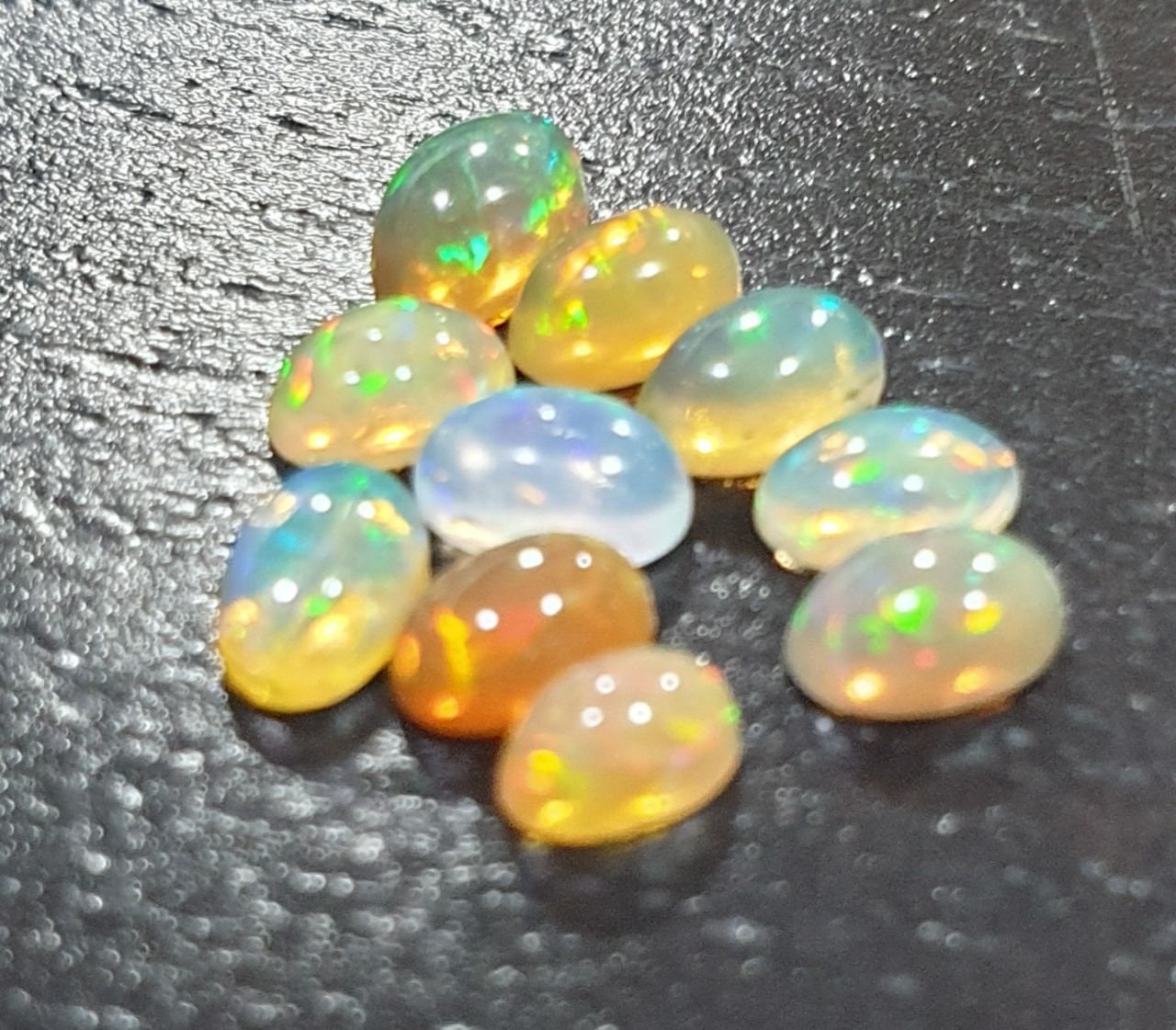 Lote de 10 cabujones ovalados de ópalo Wello natural de 5 x 3 mm (AAA) - Venta al por mayor - Lotes de piedras preciosas - Gema sin tratar