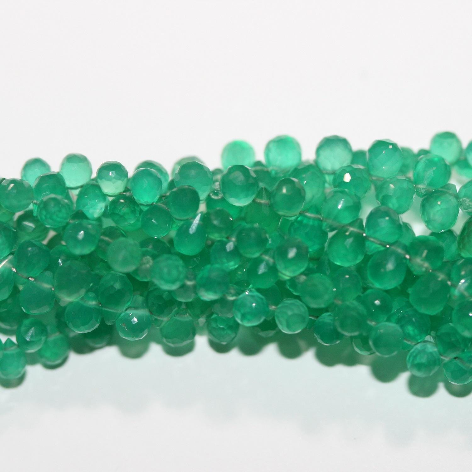 Perles en onyx vert St à facettes en forme de goutte, 5 x 4 mm, 8 pouces (20 cm) - Fil de 20 cm - Article n° 14874