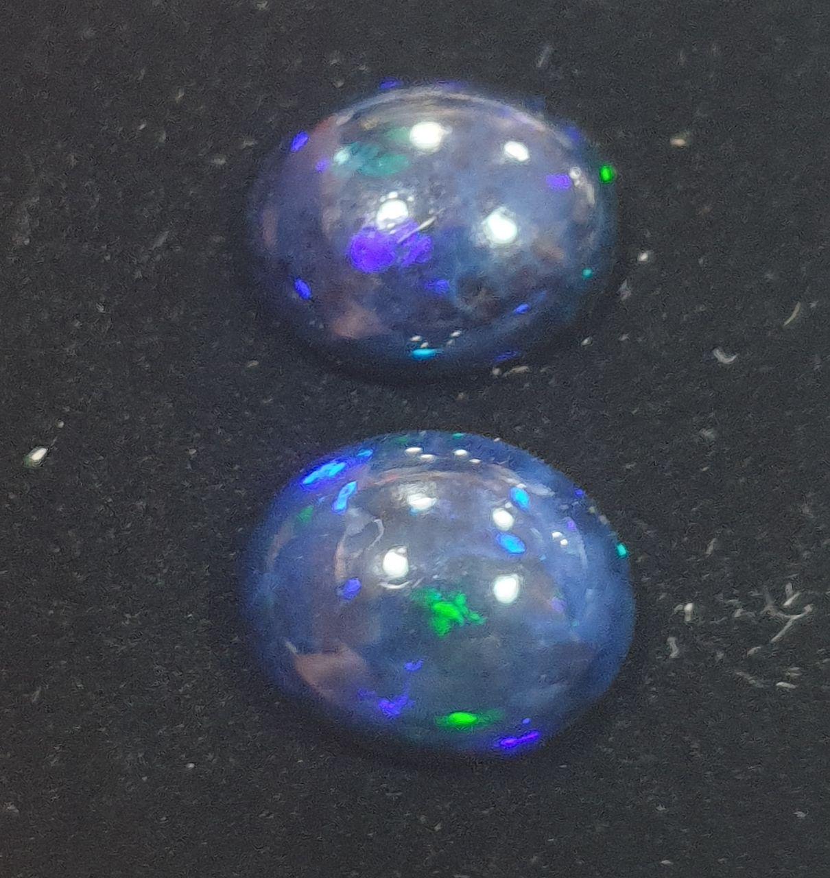 Lote de 1 par de ópalos negros etíopes, cabujón ovalado de 12 x 10 mm (2 unidades), 5,5 cts. Precio al por mayor.