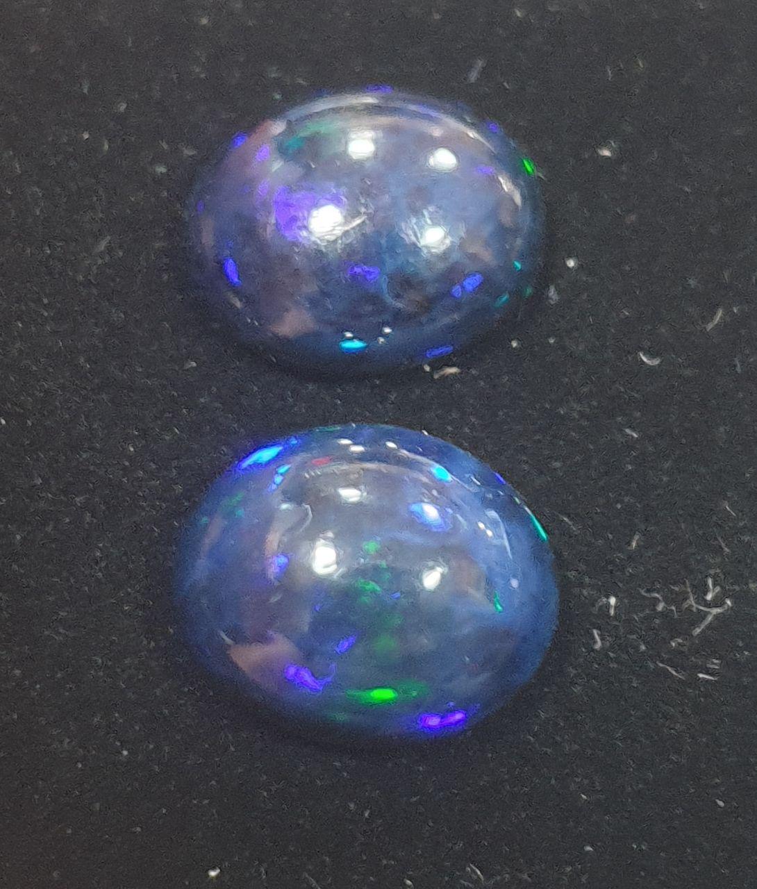 Lote de 1 par de ópalos negros etíopes, cabujón ovalado de 12 x 10 mm (2 unidades), 5,5 cts. Precio al por mayor.