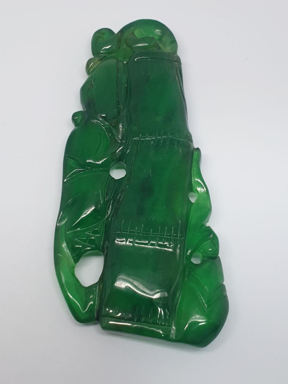 Colgante de jade verde tallado grande realmente único 79x35 mm 40 gramos Pieza de colección Realmente único