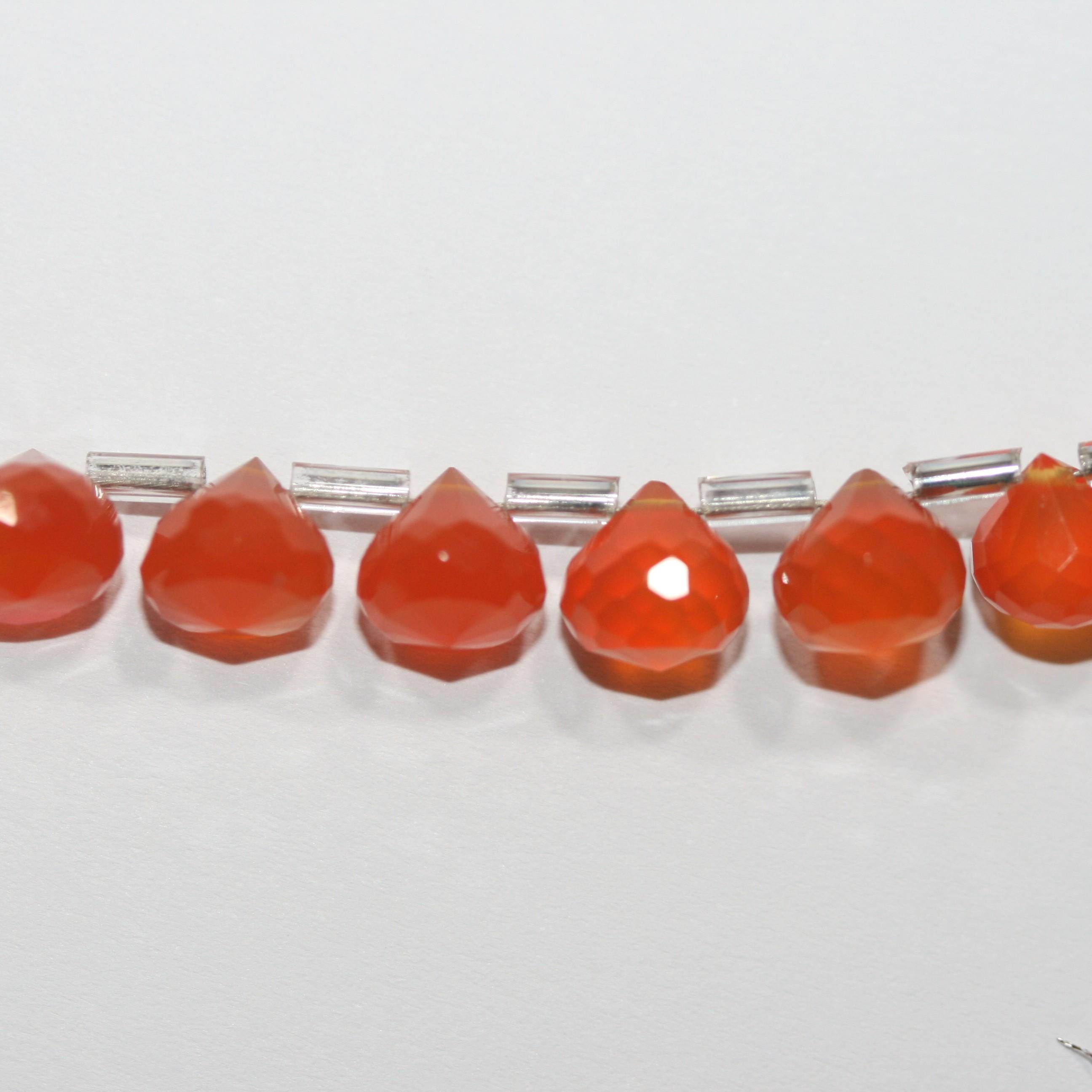 Perles en cornaline facettées de 20 cm (8 pouces), 7-8 mm. Longueur approximative du fil : 20 cm.