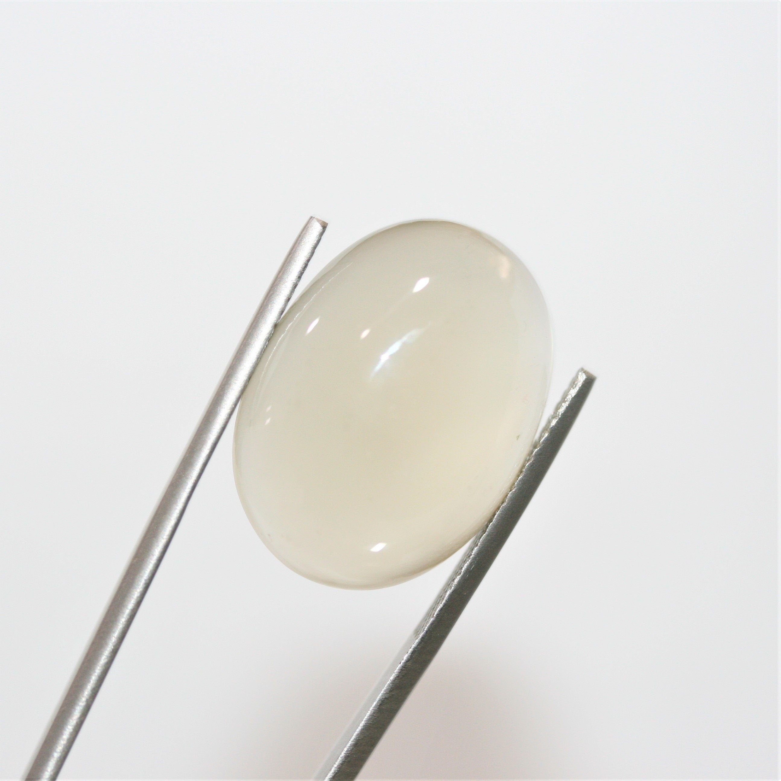 Yellow Moonstone Smooth Oval Cabochon 23.3x17mm. (20.61ct.)