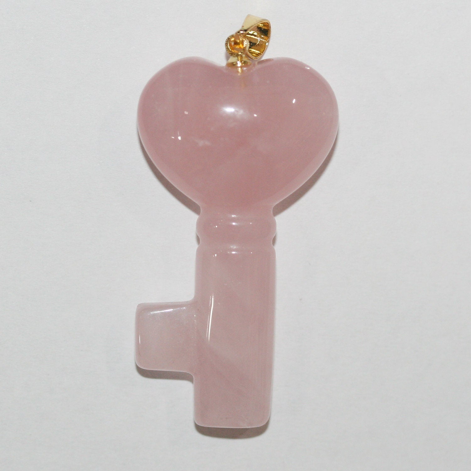 Pendentif clé en quartz rose lisse 40x22mm.
