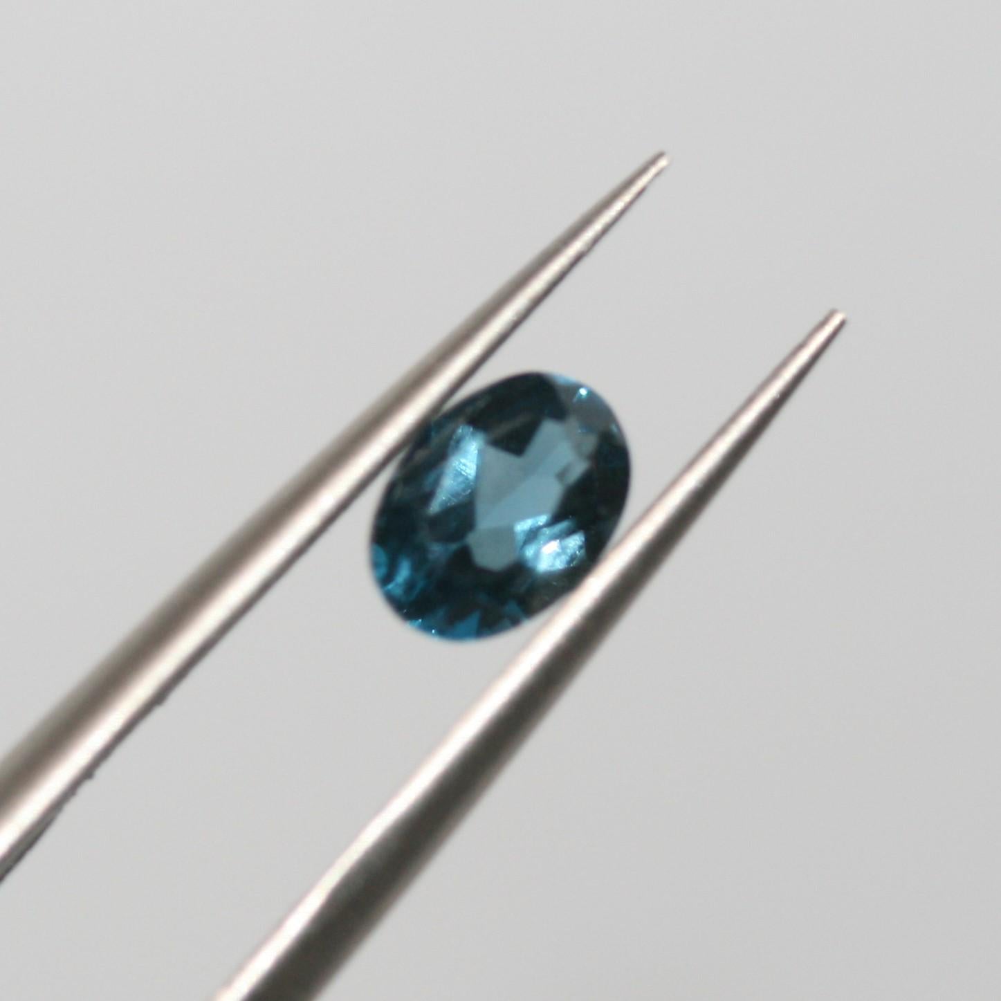 Lote de 2 piezas de topacio azul Londres facetado ovalado de 7 x 5 mm (2 piezas)