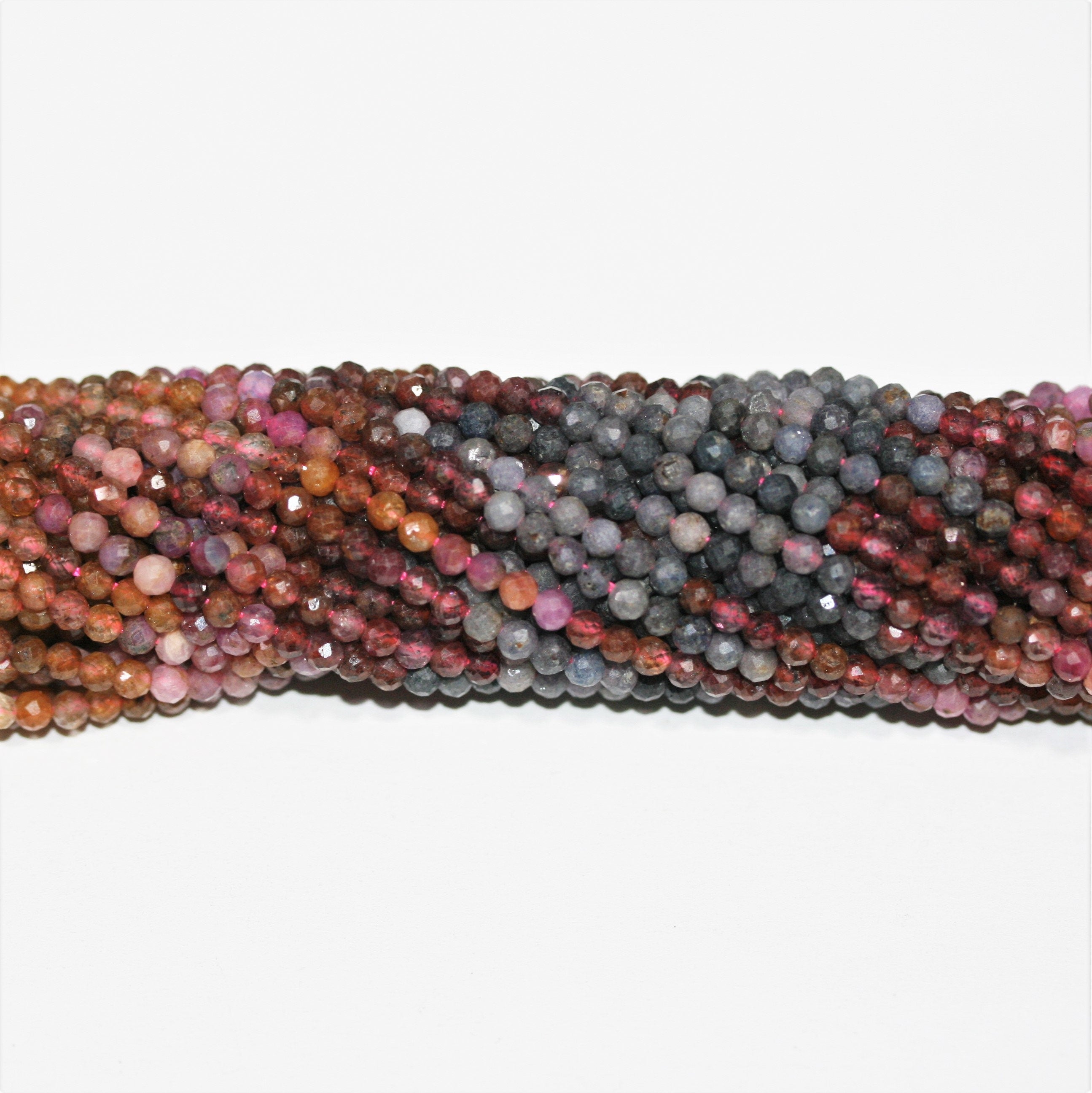 15" Perles rondes à facettes en saphir et rubis, 3 mm - Fil de 39 cm.