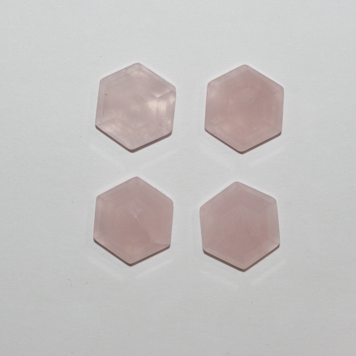 Lote de 4 cabujones facetados de cuarzo rosa hexagonales de 12 mm (4 piezas).