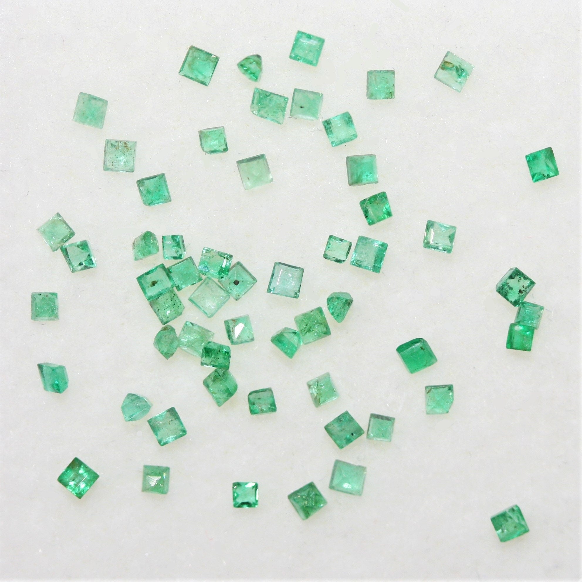 Lote de Esmeralda Cuadrada Facetada de 1,5 mm - Lote de 0,9 quilates
