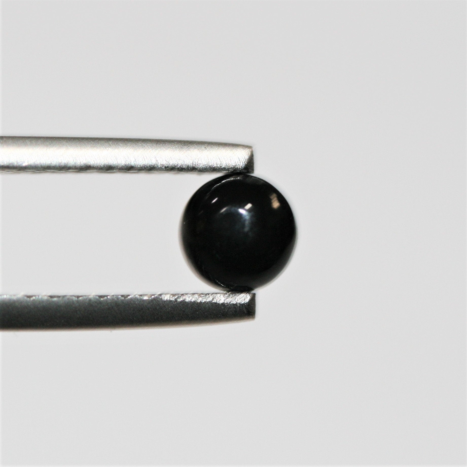 Onyx Smooth Round Cabochon 5mm. (20 Pieces)