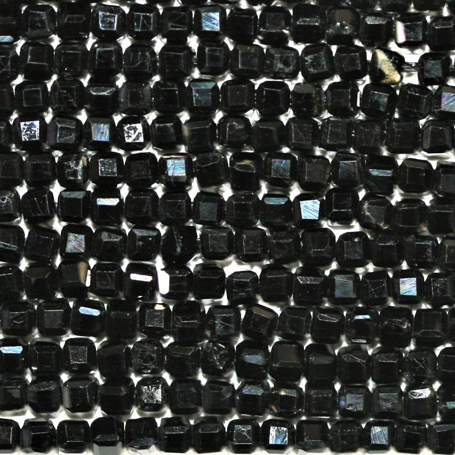 Perles cubiques à facettes en tourmaline noire St de 15 pouces (2 mm) - Fil de 39 cm